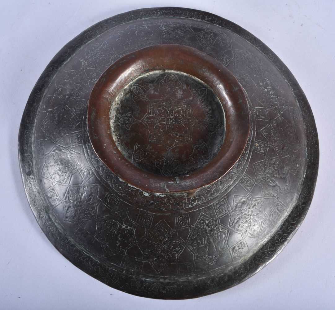 A 16TH/17TH CENTURY PERSIAN ISLAMIC MIDDLE EASTERN BRONZE COPPER ALLOY BOWL AND COVER decorated - Image 4 of 10