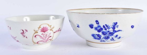 18th century Worcester bowl painted with flowers in dry blue, perhaps by James Giles and a Worcester