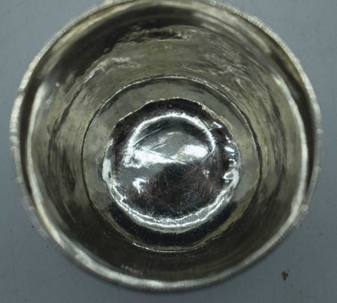 AN 18TH CENTURY CONTINENTAL SILVER TUMBLER BEAKER. 85 grams. 6.75 cm x 6 cm. - Image 3 of 3