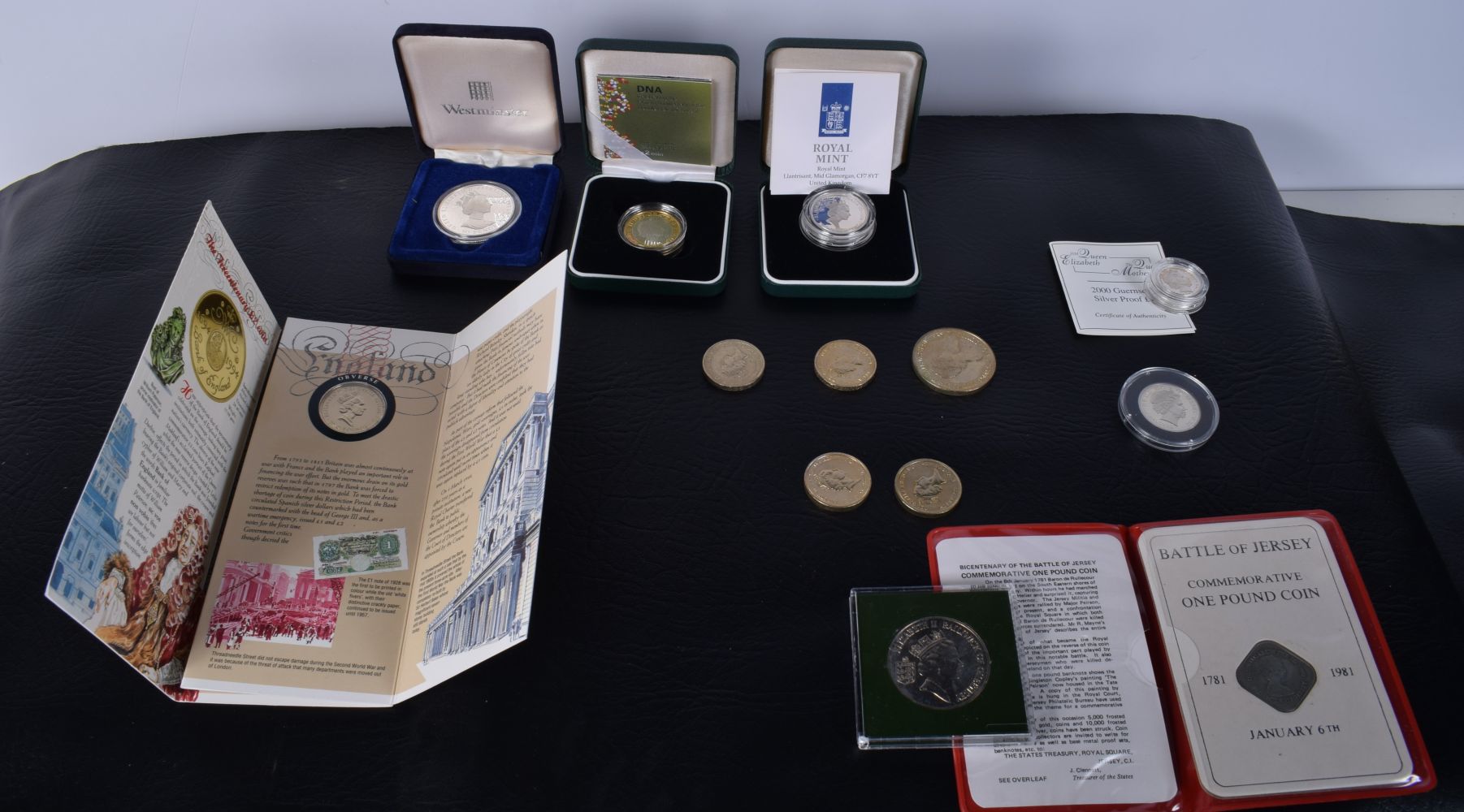 A collection of commemorative coins , £2, £1 and 50 p (13) - Image 6 of 8