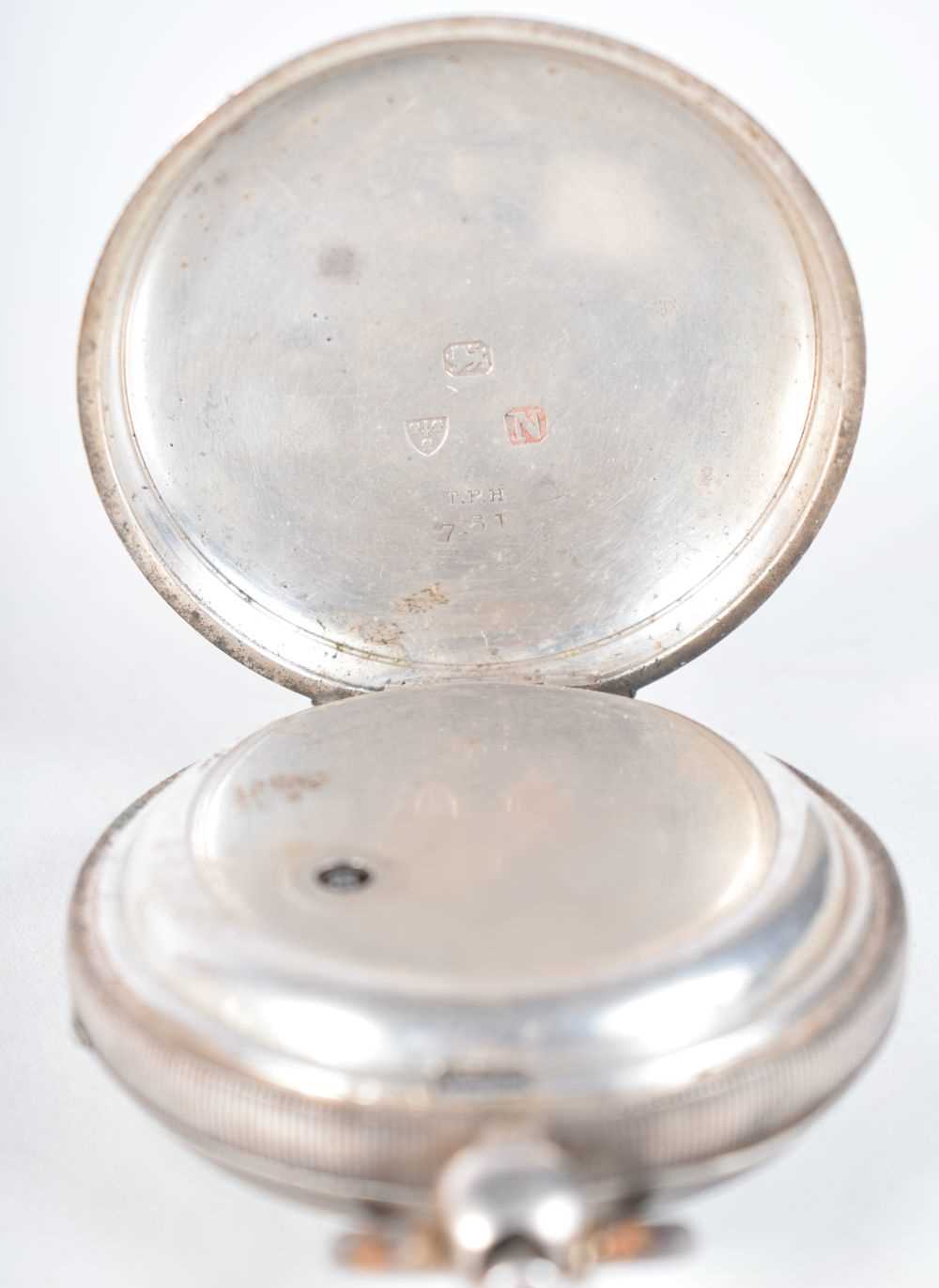 A VICTORIAN SILVER POCKET WATCH. Chester 1895. 154.7 grams. 5 cm diameter. - Image 3 of 4