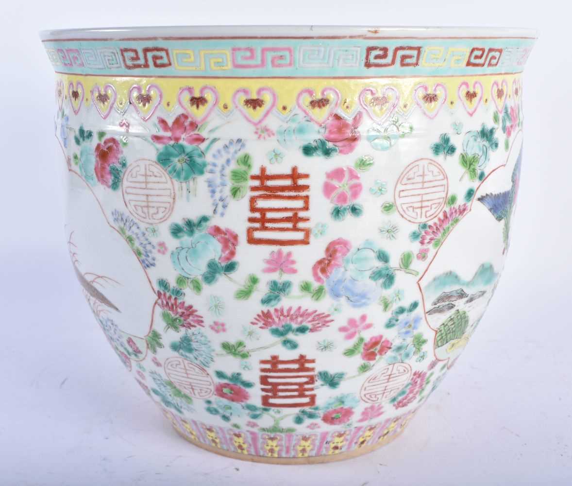 A CHINESE REPUBLICAN PERIOD FAMILLE ROSE PORCELAIN JARDINIERE painted with birds and foliage. 22 - Image 2 of 5