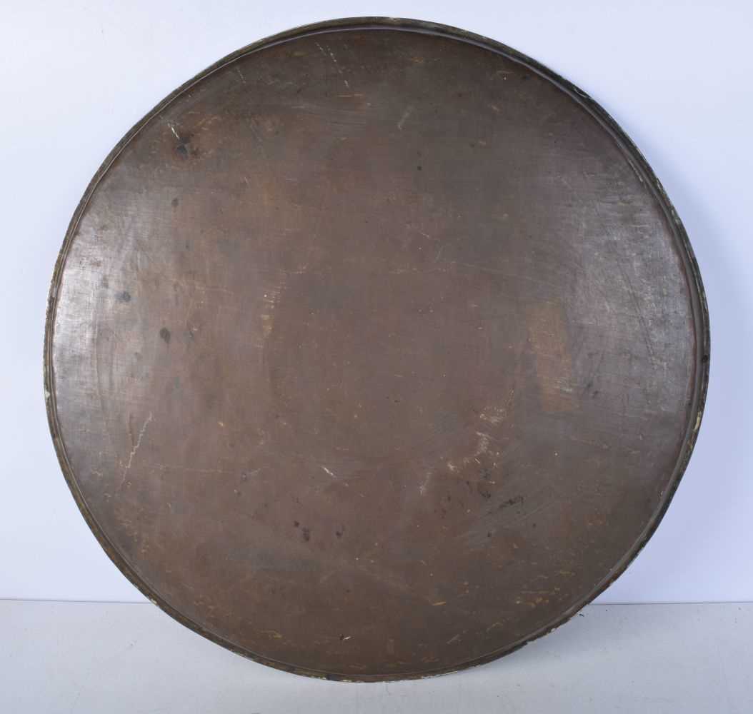 A large Central Asian embossed brass tray 48cm diameter - Image 4 of 6