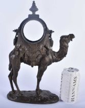 A LARGE ANTIQUE SPELTER CAMEL MANTEL CLOCK After Antoine Louis Barye. 34 cm x 18cm.