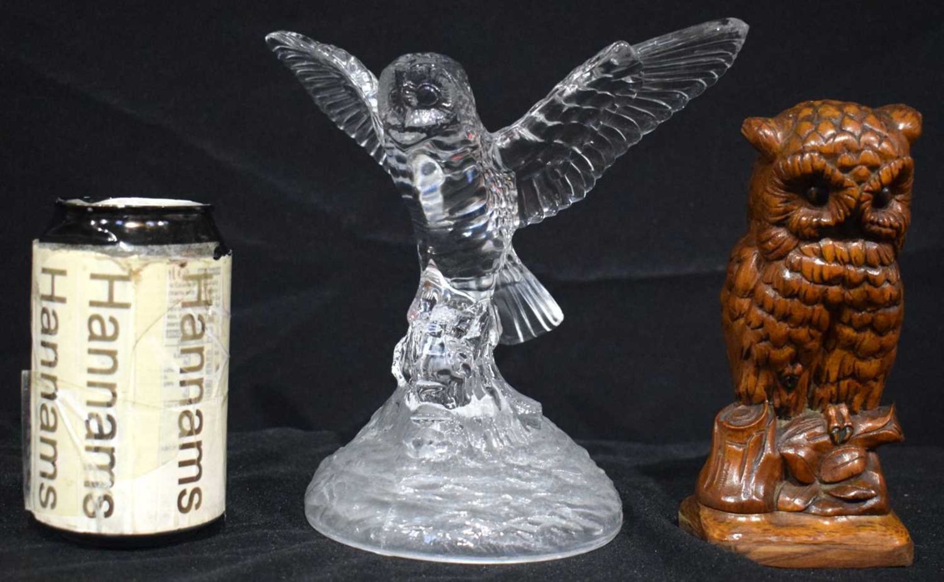 A carved wood owl together with a glass owl largest 19 x 19 cm.(2). - Image 2 of 6