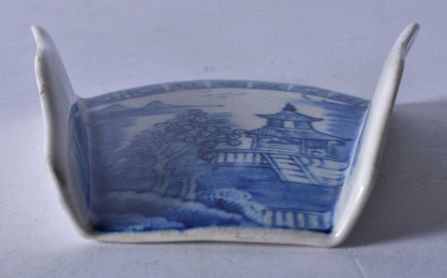 AN 18TH CENTURY DERBY BLUE AND WHITE PORCELAIN ASPARAGUS SERVER. 8 cm x 8 cm. - Image 3 of 3