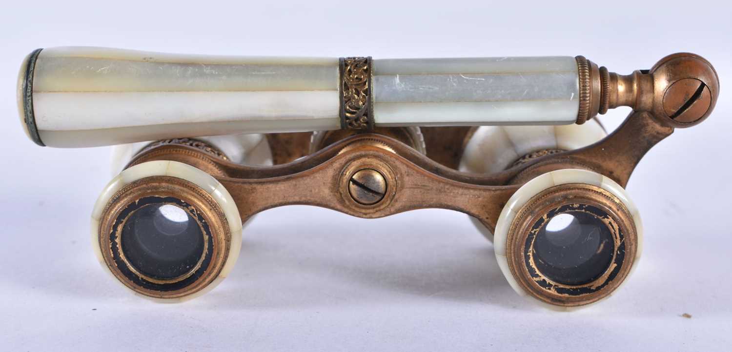 A PAIR OF MOTHER OF PEARL OPERA GLASSES. 18cm x 7 cm. - Image 5 of 5