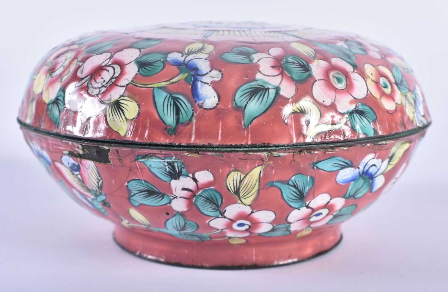 A 19TH CENTURY CHINESE CANTON ENAMEL CIRCULAR BOX AND COVER Qing, painted with flowers. 11cm - Image 2 of 5