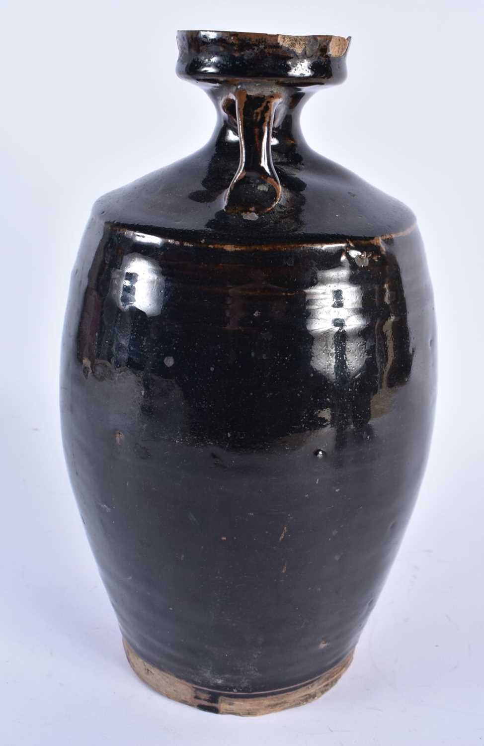 A 16TH/17TH CENTURY CHINESE TWIN HANDLED POTTERY VASE King. 29 cm x 14 cm. - Image 2 of 5