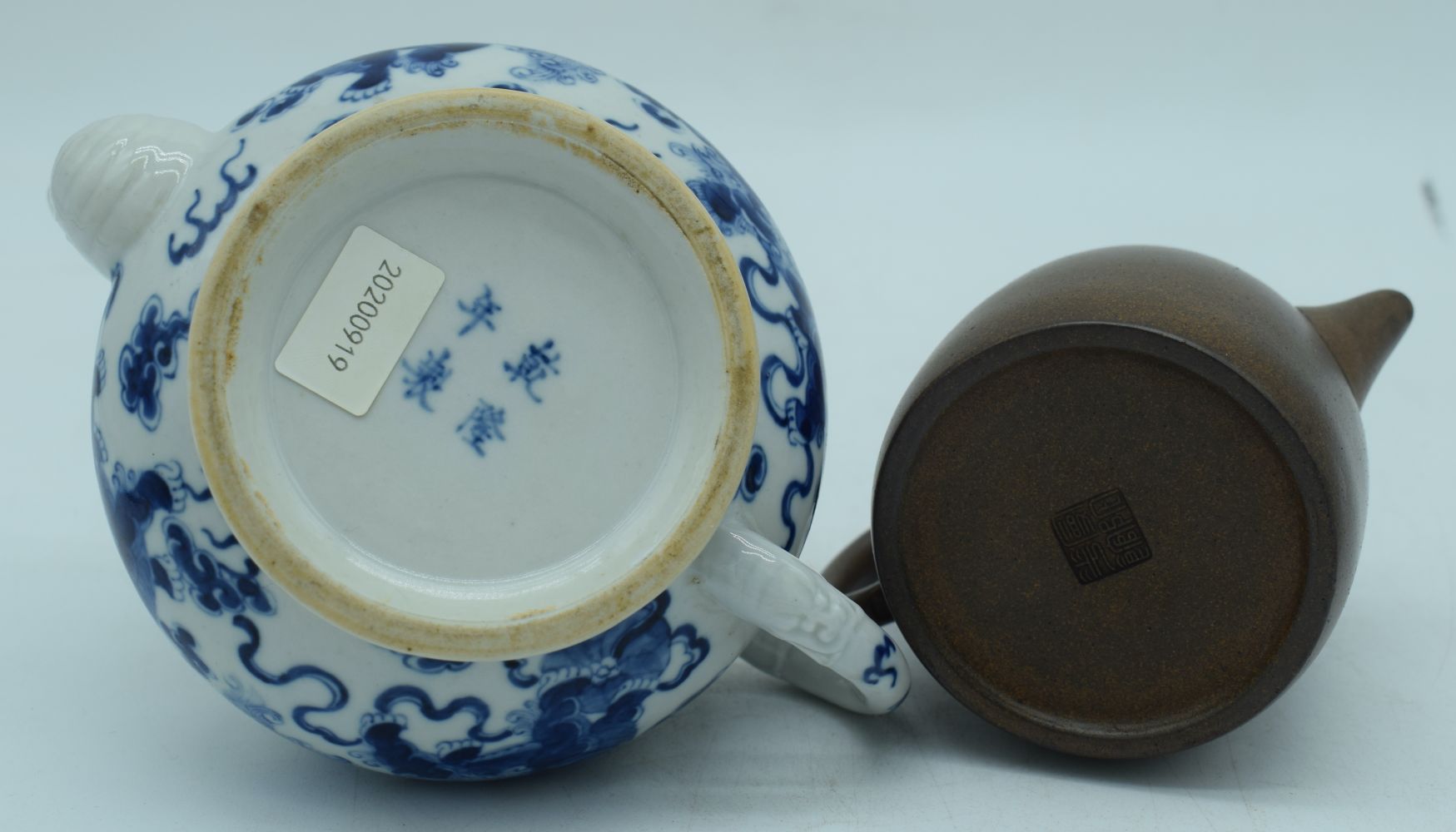 A Chinese porcelain blue and white Tea pot together with a Yixing Teapot 11cm (2). - Image 22 of 22