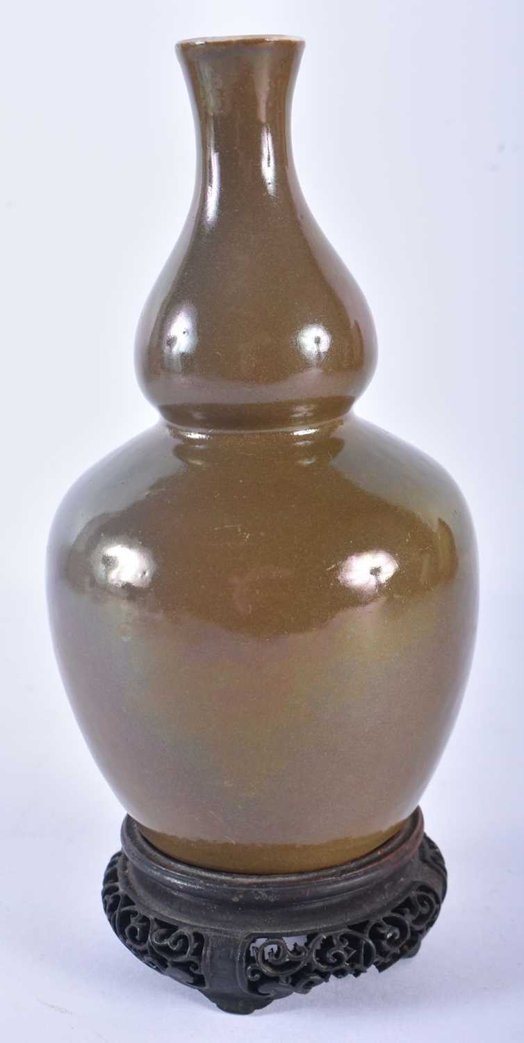 A RARE 18TH CENTURY CHINESE TEA DUST GLAZED PORCELAIN GOURD VASE Qianlong. 17 cm high.