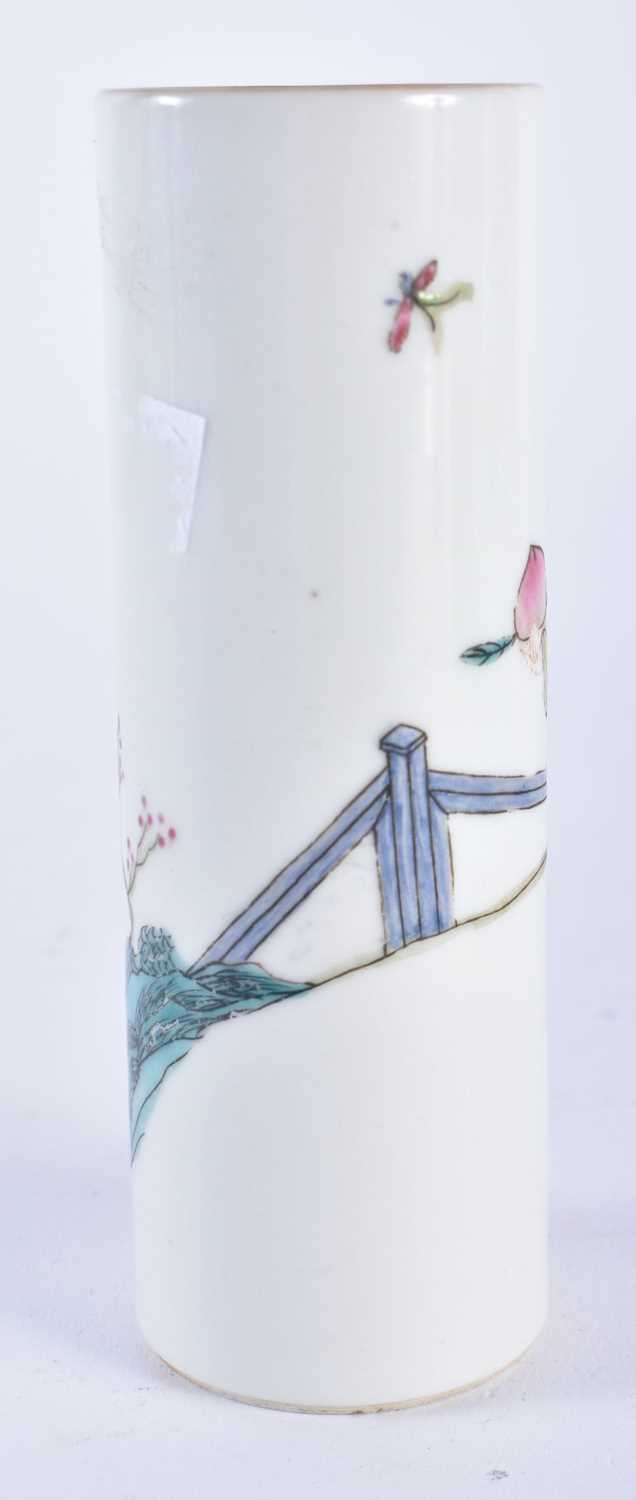 A SMALL LATE 19TH CENTURY CHINESE FAMILLE ROSE PORCELAIN BRUSH POT BITONG Guangxu. 11.5 cm high. - Image 2 of 4