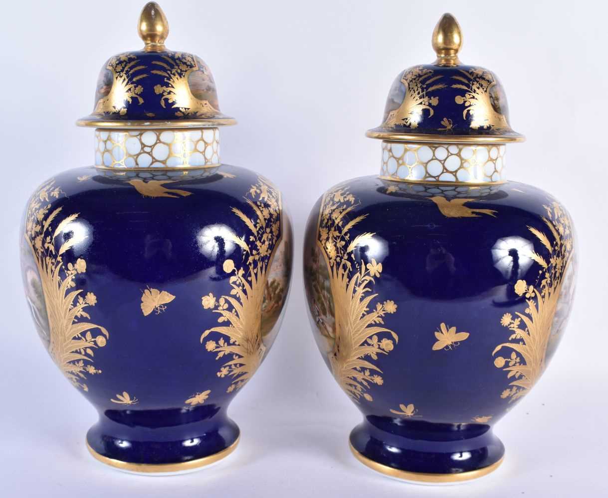 A LARGE PAIR OF 19TH CENTURY GERMAN DRESDEN PORCELAIN VASES AND COVERS painted with fighting - Image 2 of 5