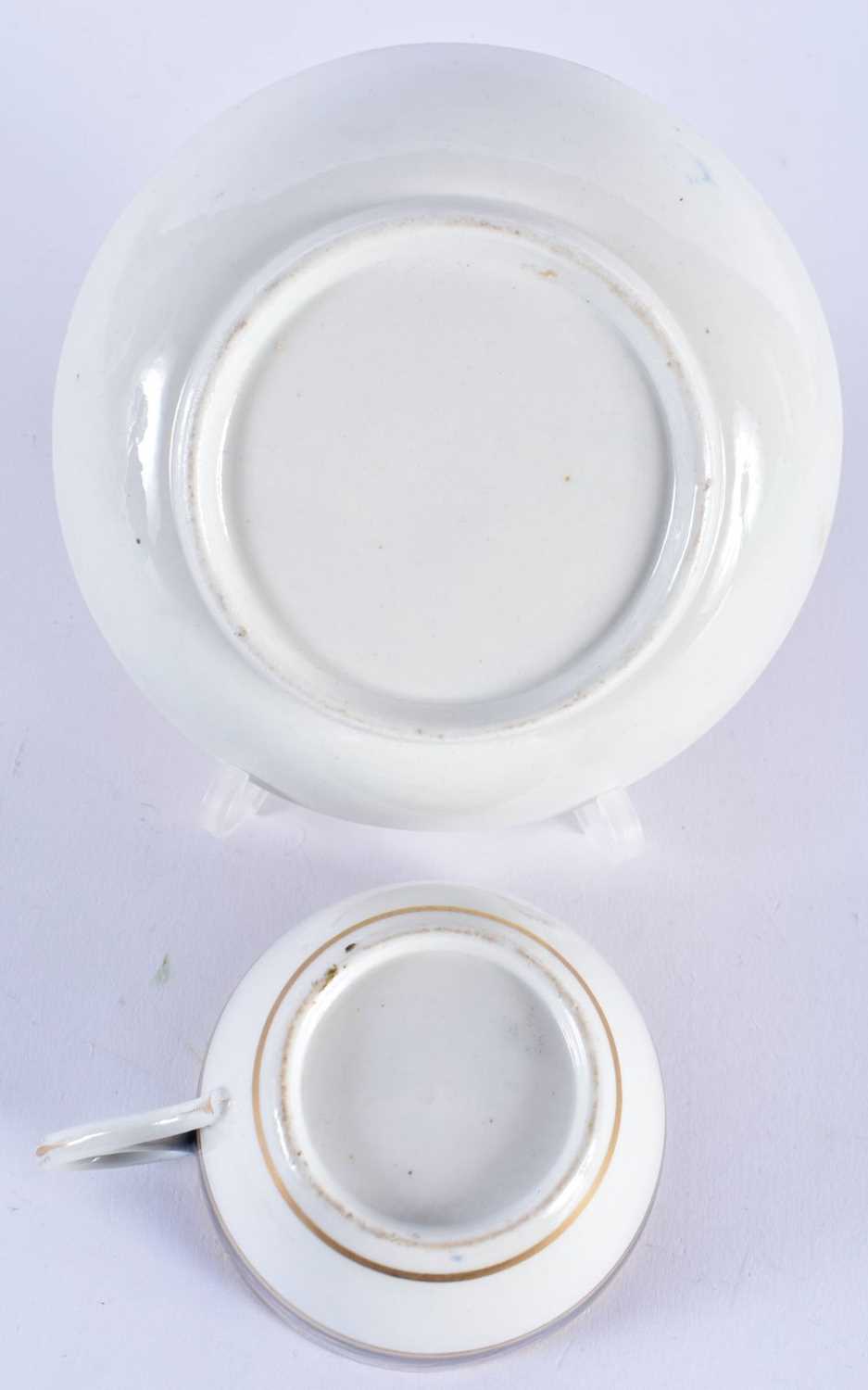 THREE EARLY 19TH CENTURY CHAMBERLAINS WORCESTER CUPS AND SAUCERS. 11cm diameter. (6) - Image 7 of 10