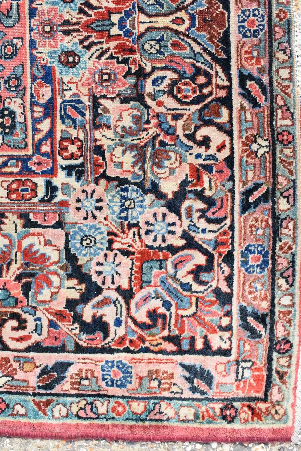 A Persian Sarouk rug 367 x 267 cm - Image 3 of 18