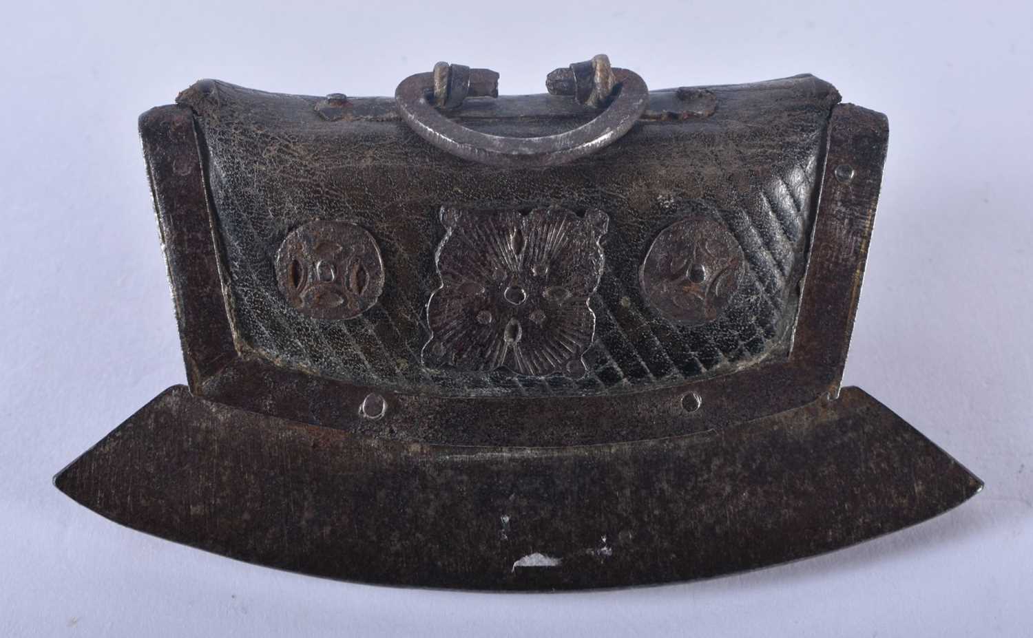 TWO 18TH/19TH CENTURY TIBETAN BRONZE AND IRON TINDER POUCHES Mechag or Chuckmuck. Largest 12 cm x 10 - Image 4 of 7