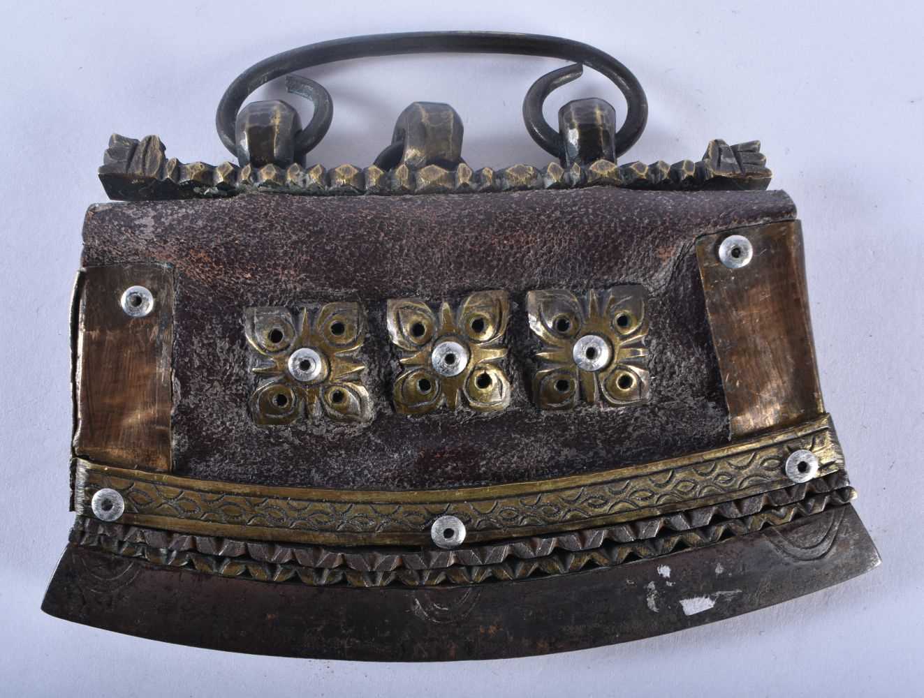 TWO 18TH/19TH CENTURY TIBETAN BRONZE AND IRON TINDER POUCHES Mechag or Chuckmuck. Largest 12 cm x 10 - Image 7 of 7