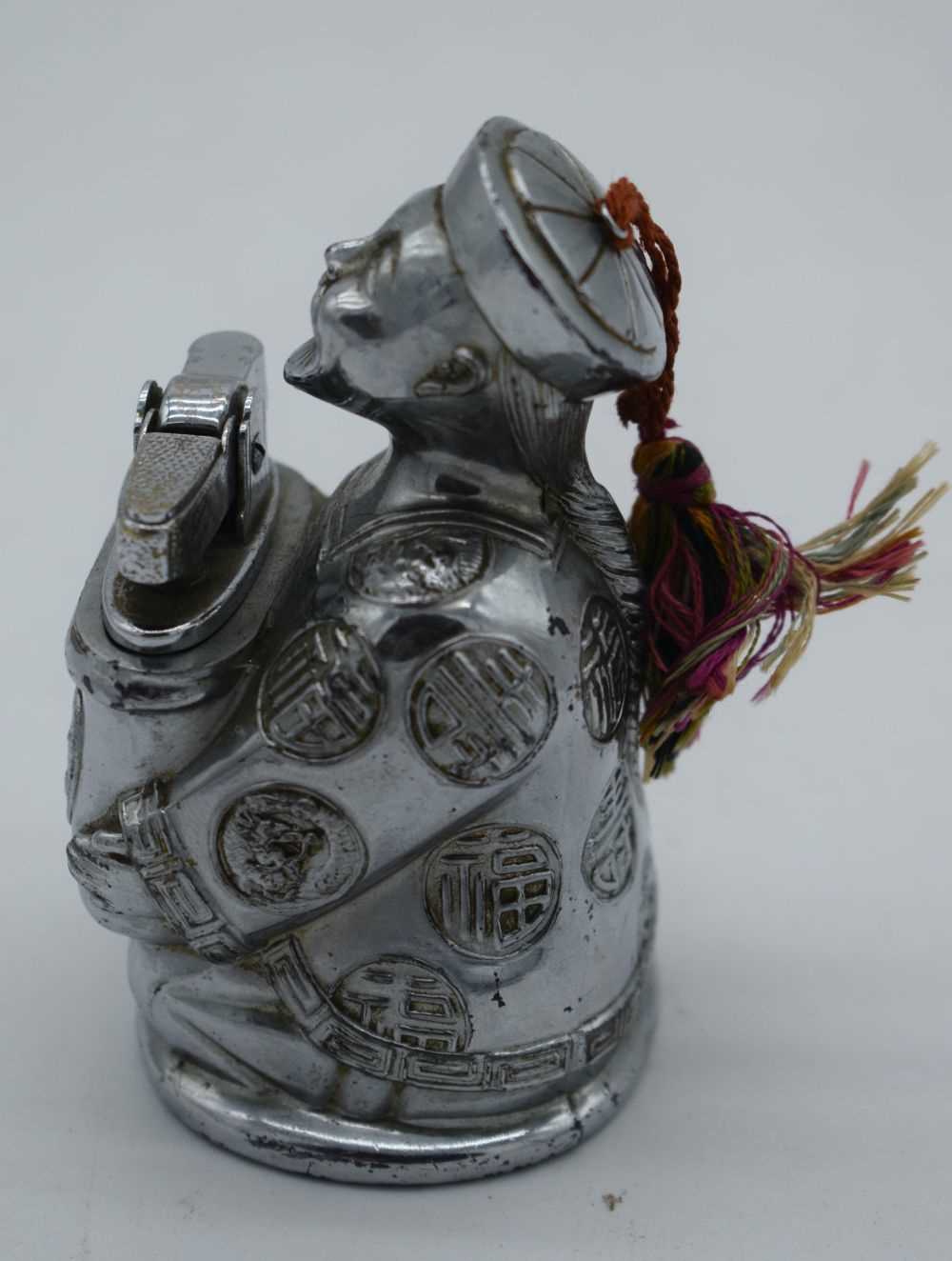 A NOVELTY CHROME SEATED CHINAMAN DRAGON LIGHTER. 209 grams. 9 cm x 5.5 cm. - Image 2 of 4