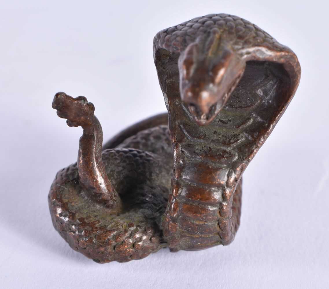 A JAPANESE BRONZE COBRA OKIMONO. 89 grams. 4.25cm x 4 cm.