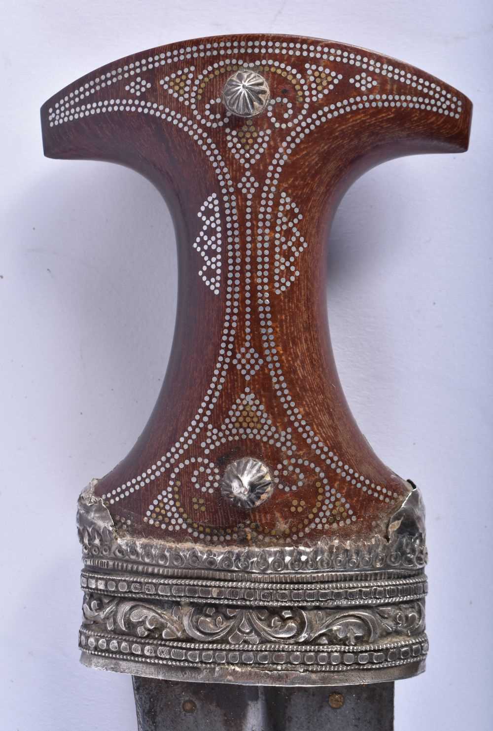 AN ANTIQUE OMANI JAMBIYA DAGGER. 28 cm x 20 cm. - Image 3 of 7