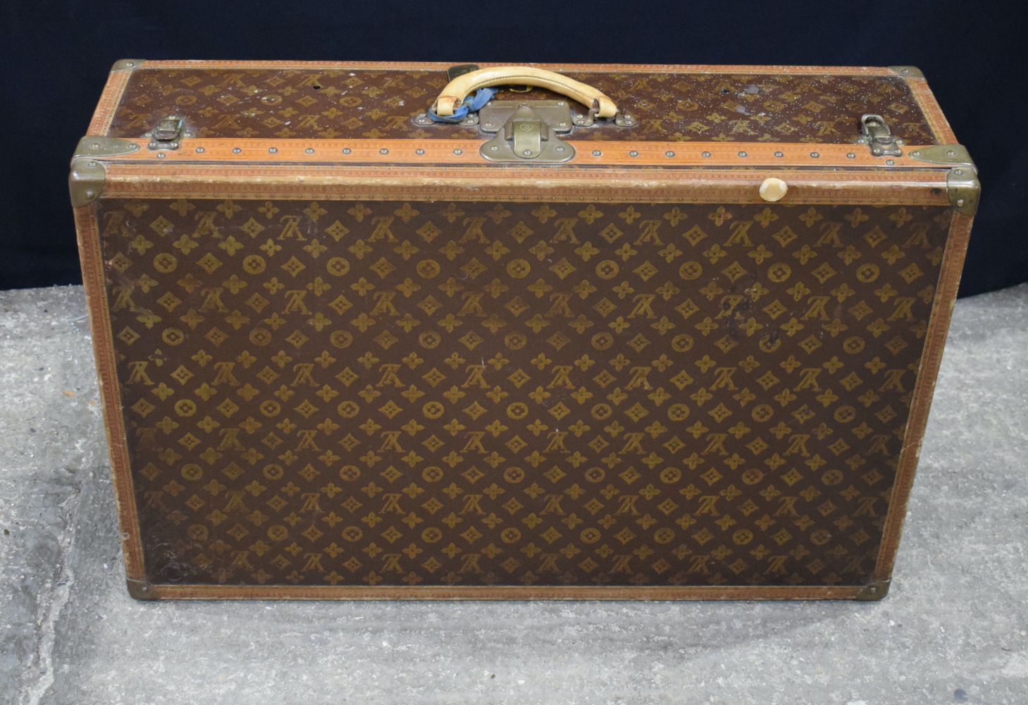 A Louis Vuitton suitcase 23 x 81 x 53 cm. - Image 9 of 14