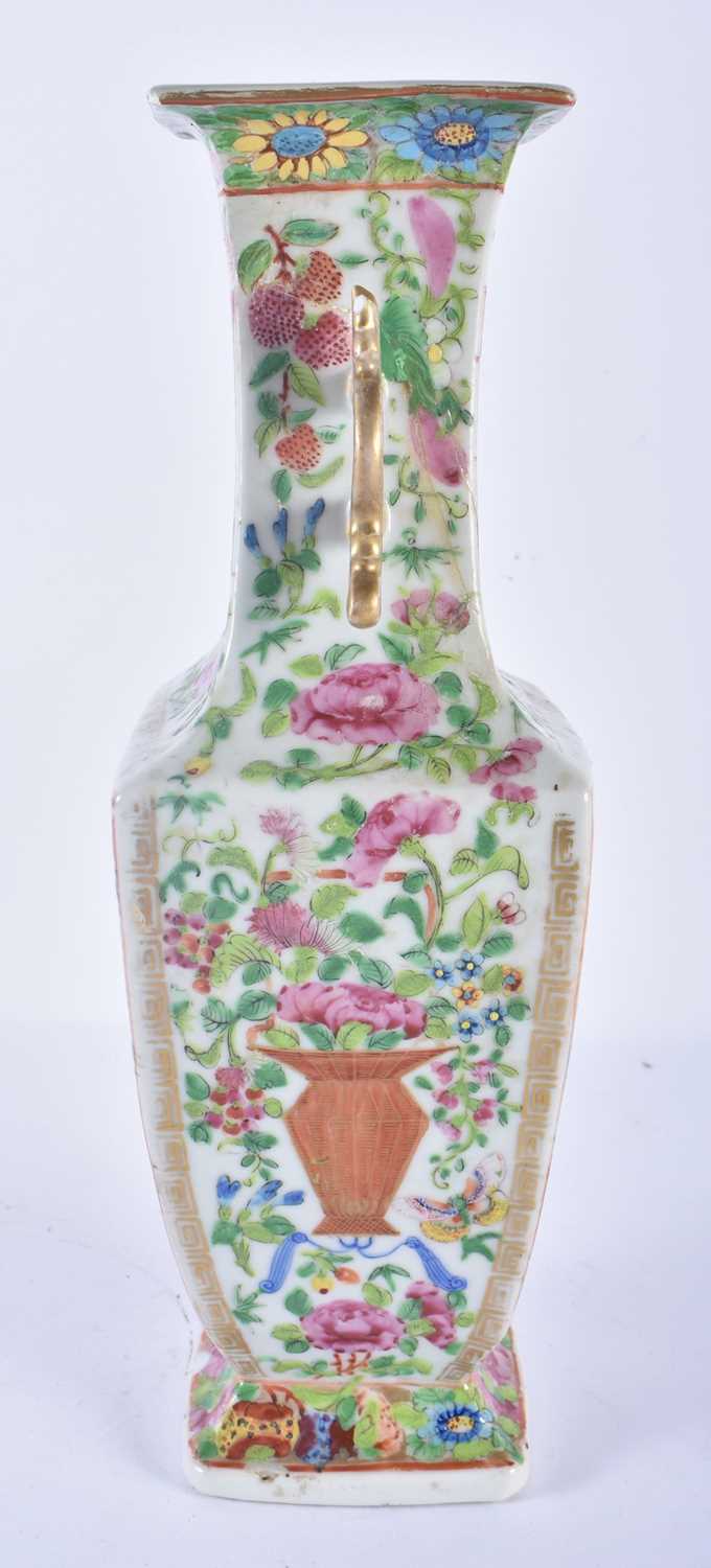 A LARGE 19TH CENTURY CHINESE CANTON FAMILLE ROSE TWIN HANDLED VASE Qing. 30cm high. - Image 2 of 5