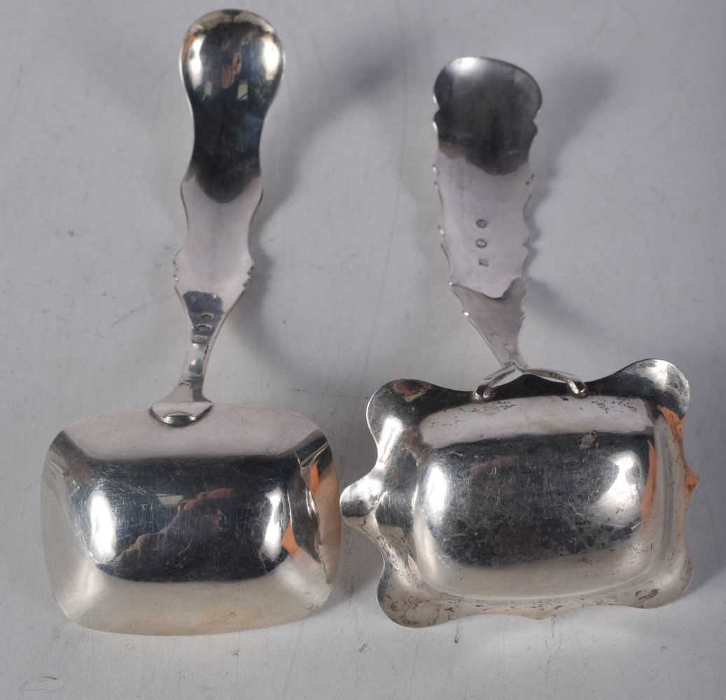 Two Continental Silver (possibly Dutch) Sauce Ladles. Largest 16cm x 6 cm, total weight 84g (2) - Image 2 of 3