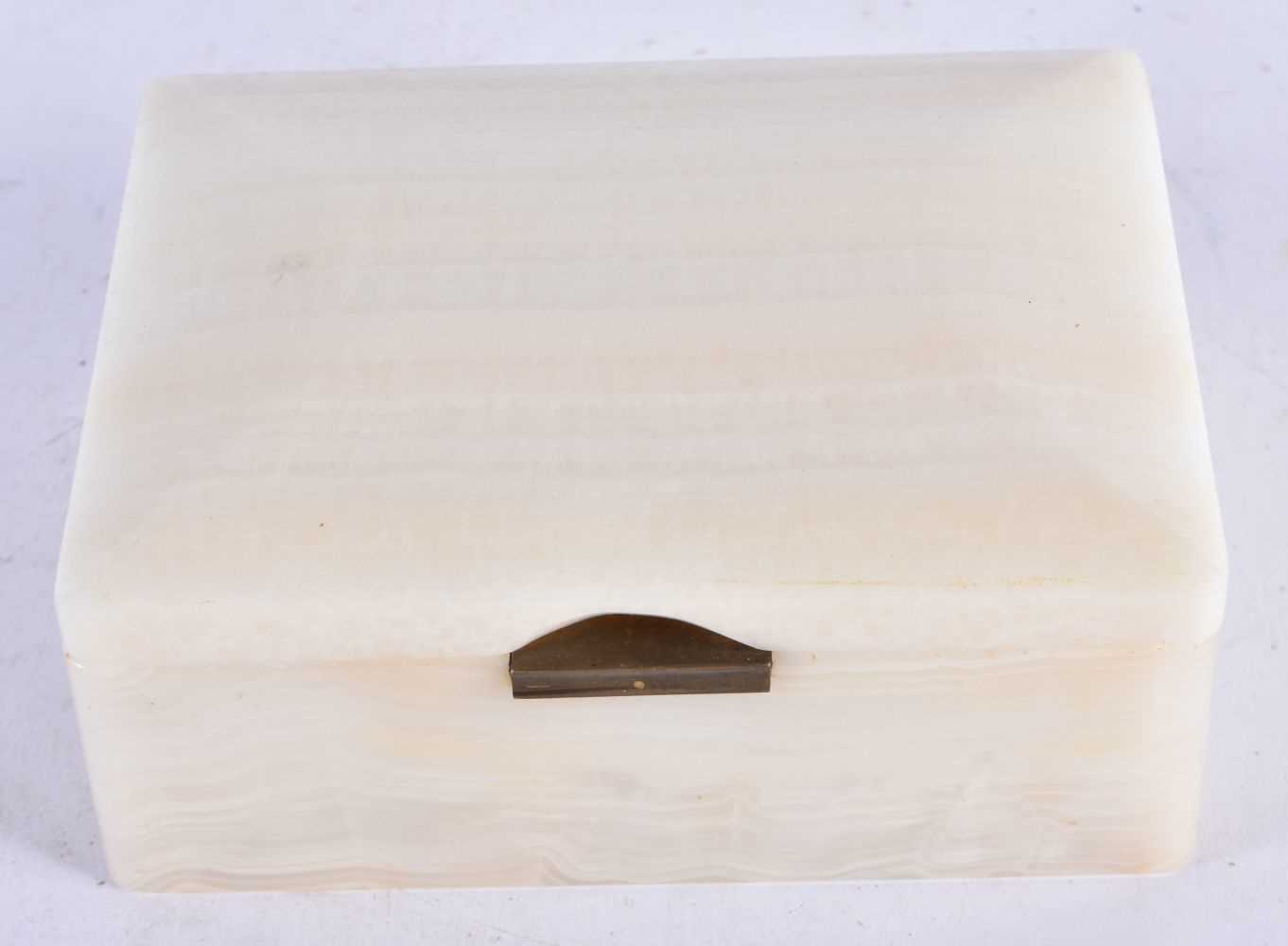 A White Agate Box with Hinged Lid. 13cm x 10cm x 5cm, weight 1078g