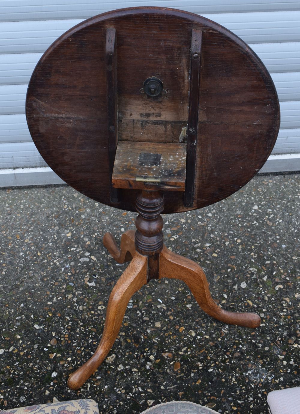 A wooden pedestal tilt top table together with 3 upholstered footstools 50 x 56 cm(4). - Image 8 of 8