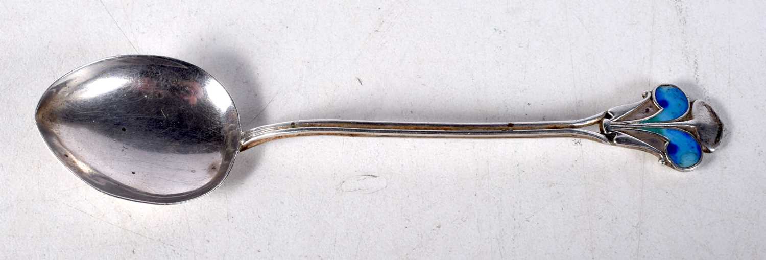 A Cased Mappin & Webb Silver and Enamel Spoon. Hallmarked Birmingham, 11.2 cm x 2.7cm, weight 12.1g - Image 2 of 3