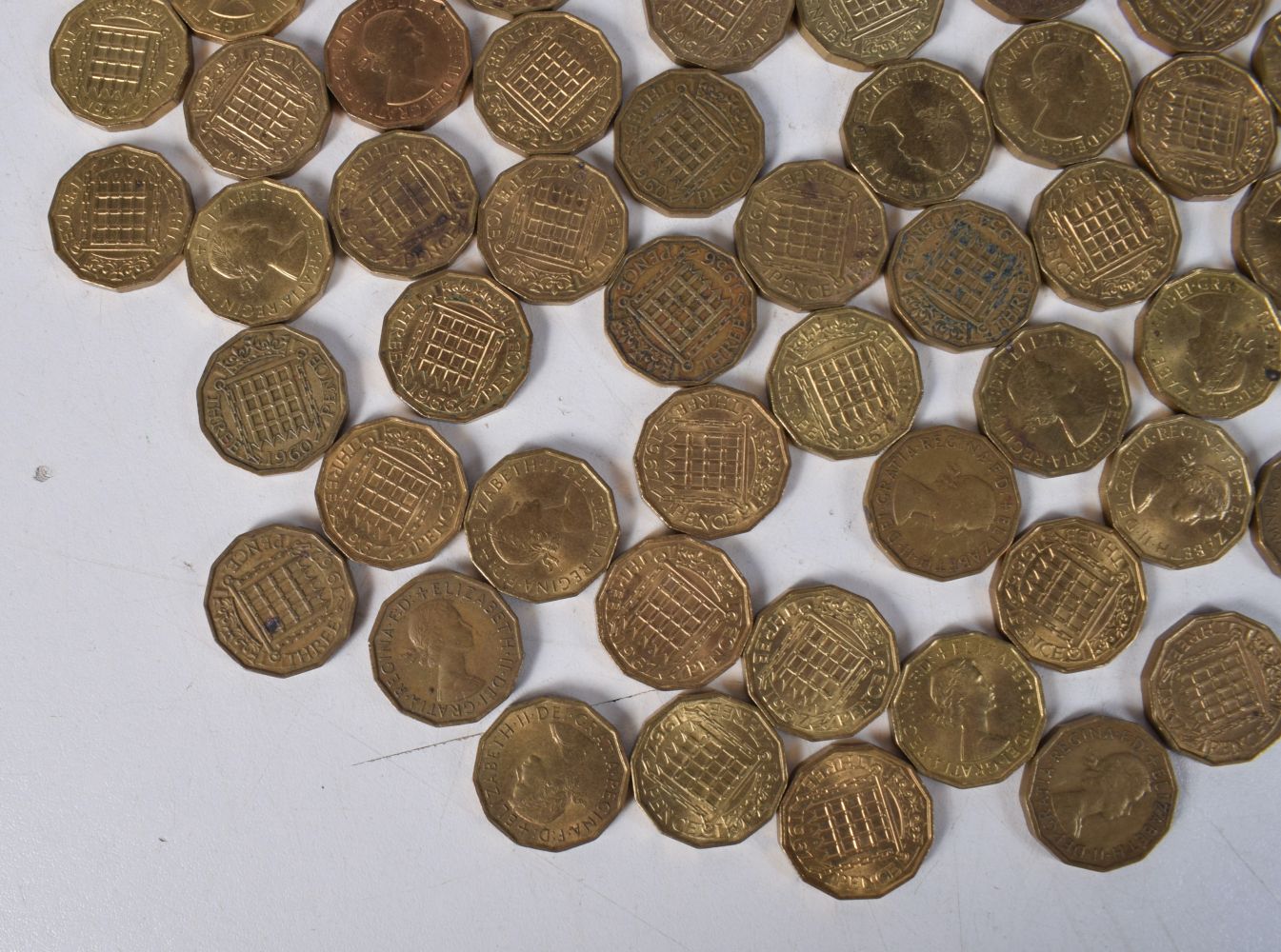 A collection of Three pence coins (101) - Image 9 of 10
