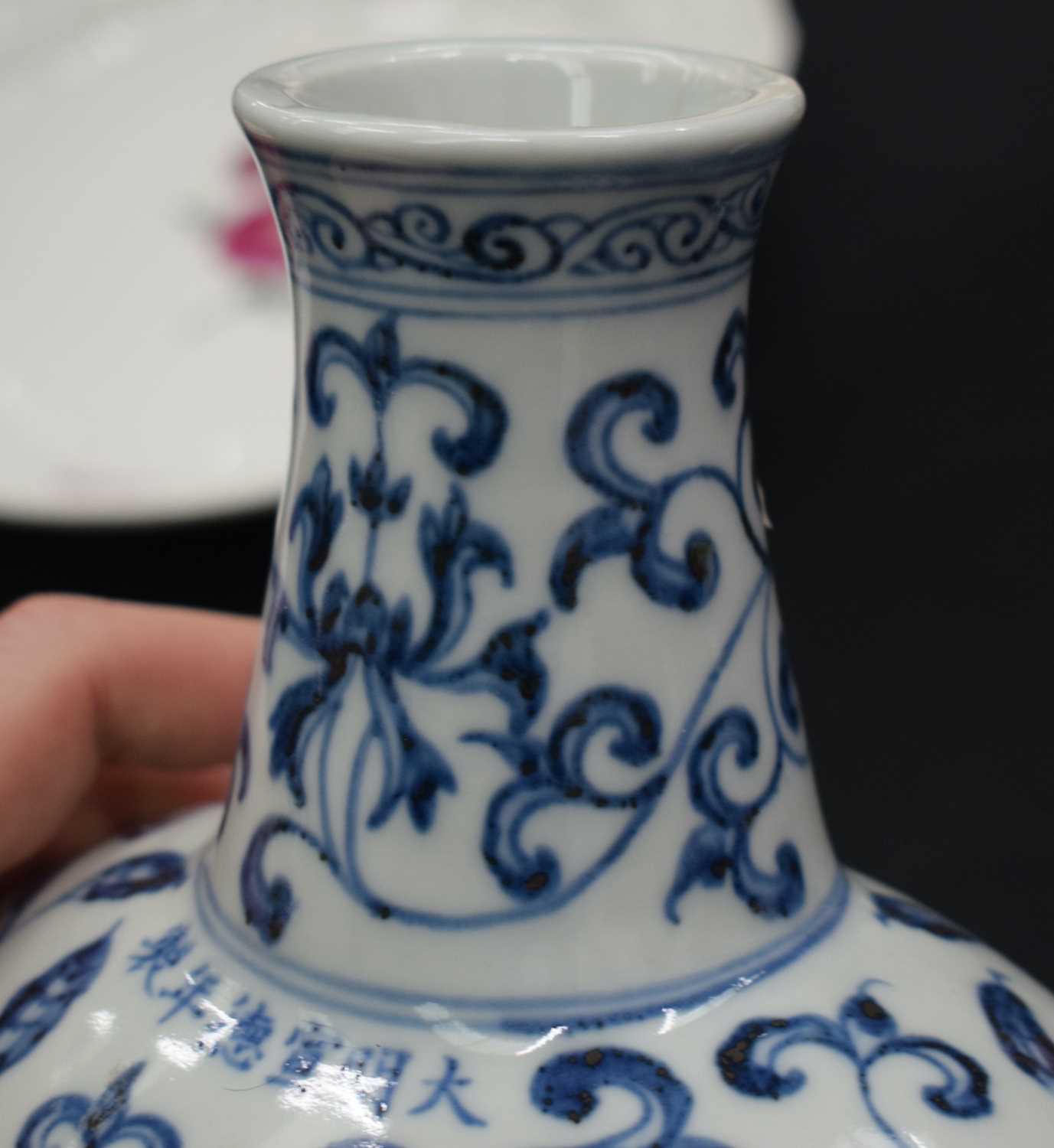 A LARGE CHINESE COAL GROUND PORCELAIN VASE 20th Century, bearing Qianlong marks to base, together - Image 17 of 28