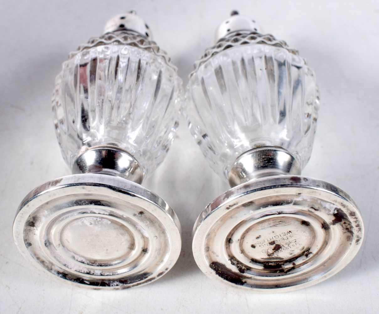 Two Glass Condiments with Silver Mounts. Stamped Sterling. 9.5 cm x 3.6 cm, Weighted bases - Bild 2 aus 3