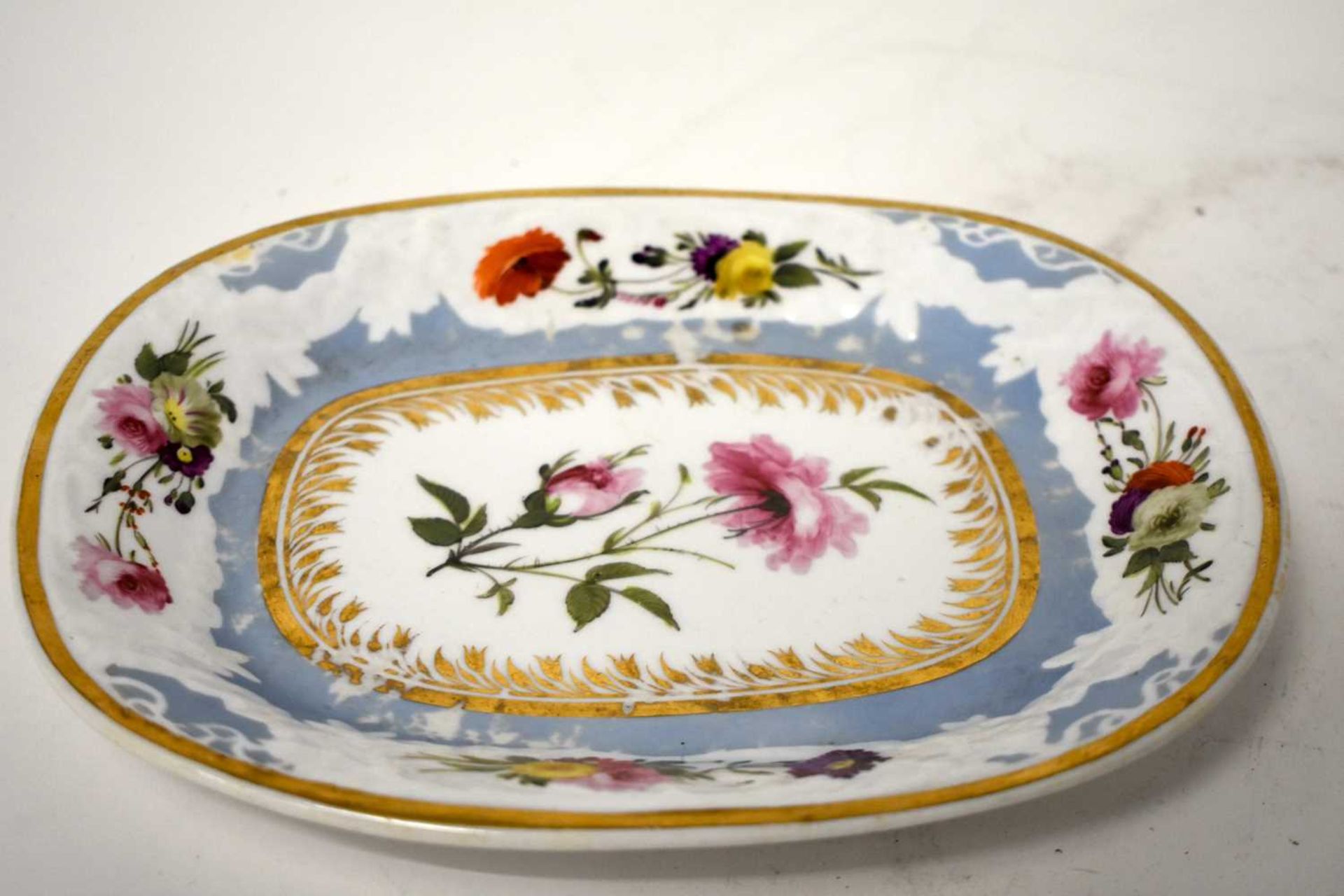 AN EARLY 19TH CENTURY CHAMBERLAINS WORCESTER PART TEASET painted with floral sprays, under a moulded - Image 18 of 36