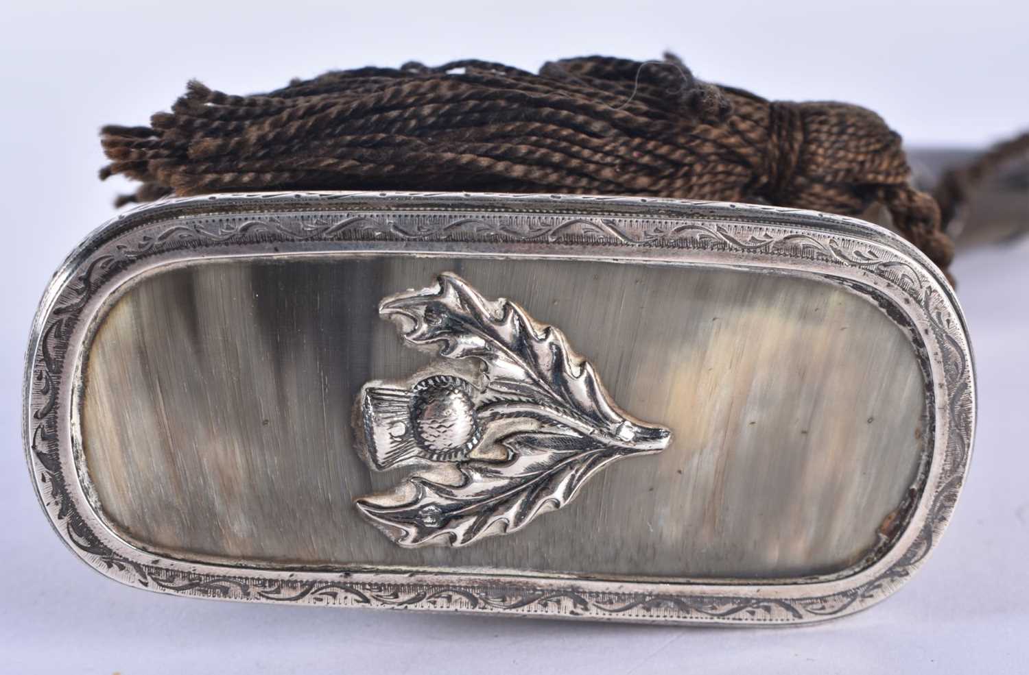 AN ANTIQUE SCOTTISH GEM INSET POWDER FLASK with probably silver mounts. Horn 28 cm x 14 cm. - Image 6 of 7