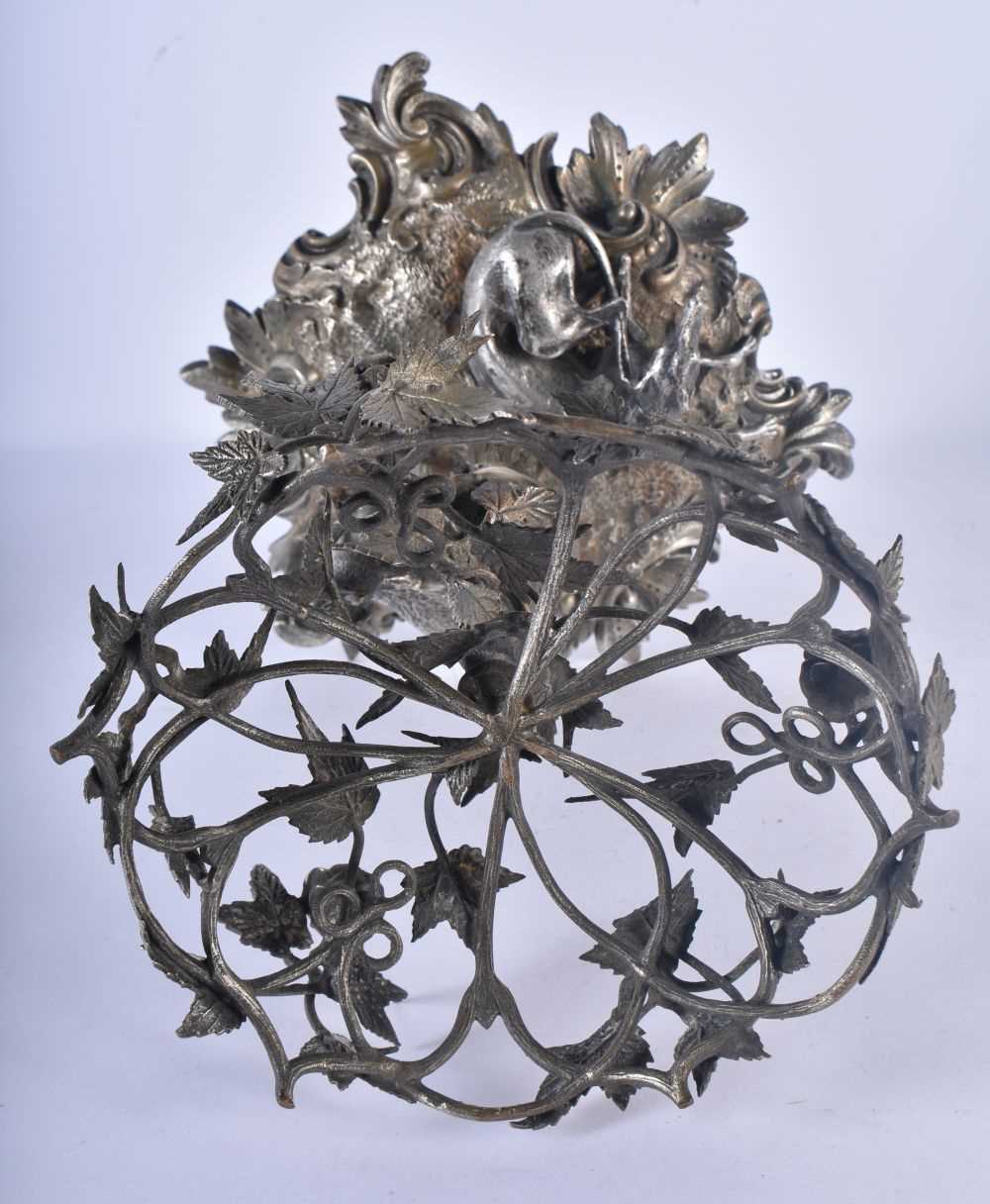 AN ANTIQUE SILVER PLATED DOUBLE DOG AND TREE STUMP TABLE CENTREPIECE probably Elkington & Co. 24.5 - Image 4 of 4