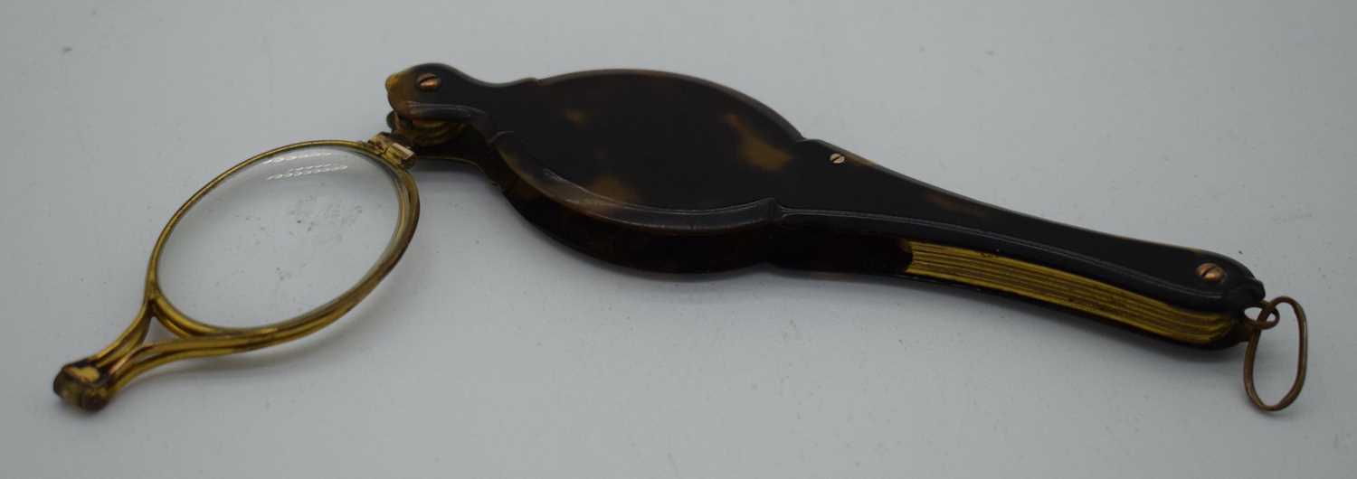 A PAIR OF ANTIQUE TORTOISESHELL AND YELLOW METAL LORGNETTES. 28 grams. 12 cm x 11cm extended. - Image 3 of 4