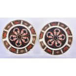 A PAIR OF ROYAL CROWN DERBY 1128 IMARI DISHES. 10 cm diameter.