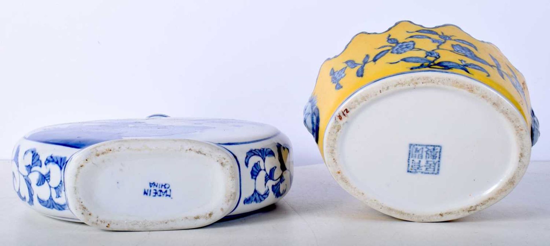 A Chinese porcelain blue and white Moon flask together with a Chinese bowl 25 cmk (2) - Image 6 of 10