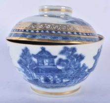 AN 18TH CENTURY CHINESE EXPORT BLUE AND WHITE BOWL AND COVER Qianlong. 10.25cm diameter.