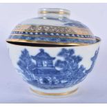 AN 18TH CENTURY CHINESE EXPORT BLUE AND WHITE BOWL AND COVER Qianlong. 10.25cm diameter.