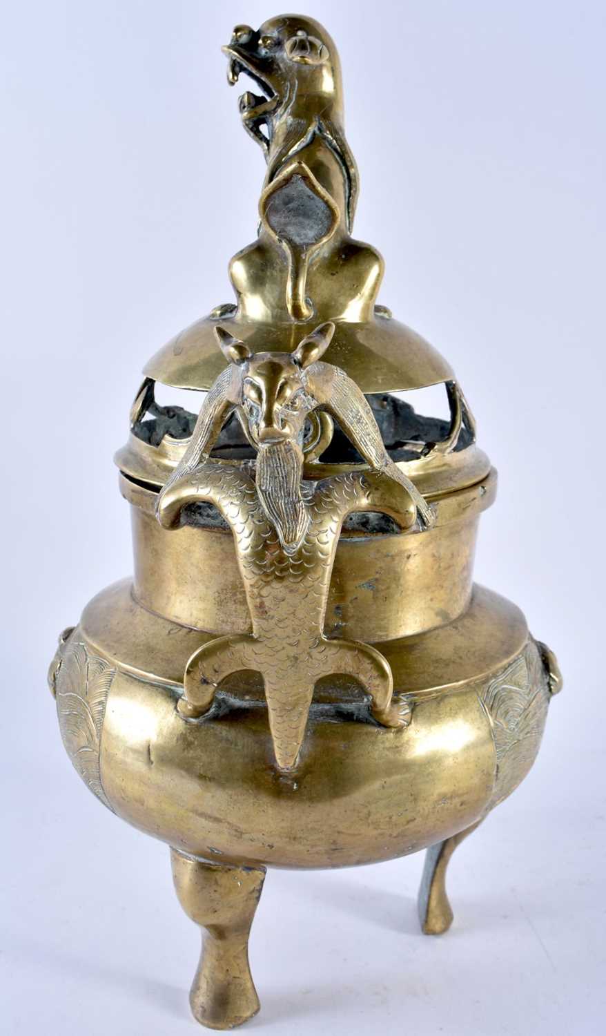 A LARGE 19TH CENTURY CHINESE TWIN HANDLED BRONZE CENSER AND COVER bearing Xuande marks to base, with - Image 4 of 8