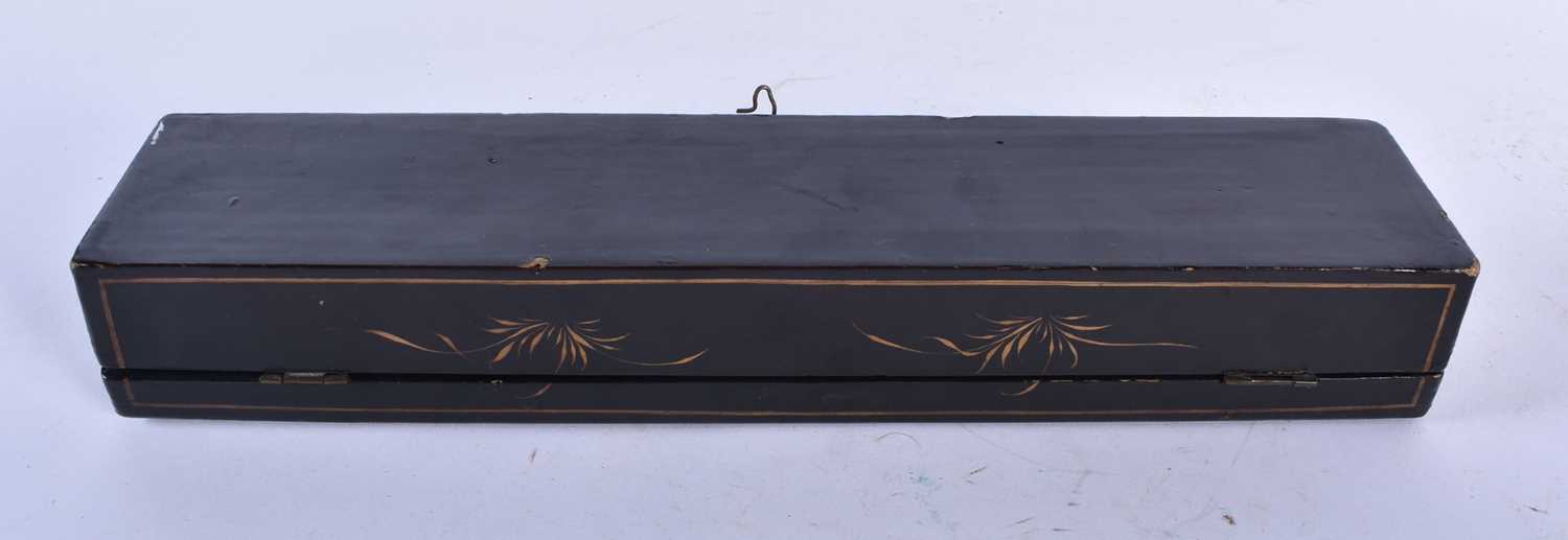 A MID 19TH CENTURY CHINESE EXPORT BLACK LACQUER FAN CASE Qing. 32 cm x 8 cm. - Image 4 of 4