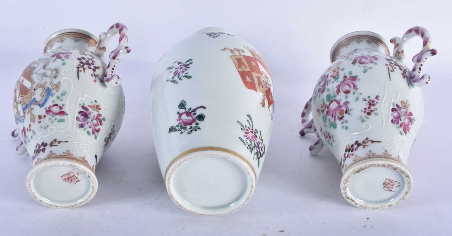 THREE 19TH CENTURY FRENCH SAMSONS OF PARIS CHINESE EXPORT STYLE VASES. Largest 15 cm high. (3) - Image 3 of 3