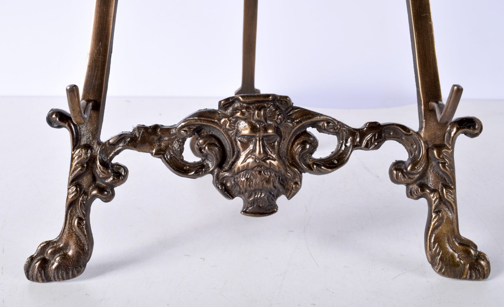 A pair of brass easels 59 x 23 cm (2) - Image 3 of 4