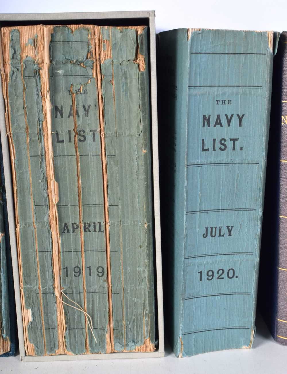 A collection of books related to "The Navy list " post WWall 1 1919-1921. (4). - Image 4 of 8