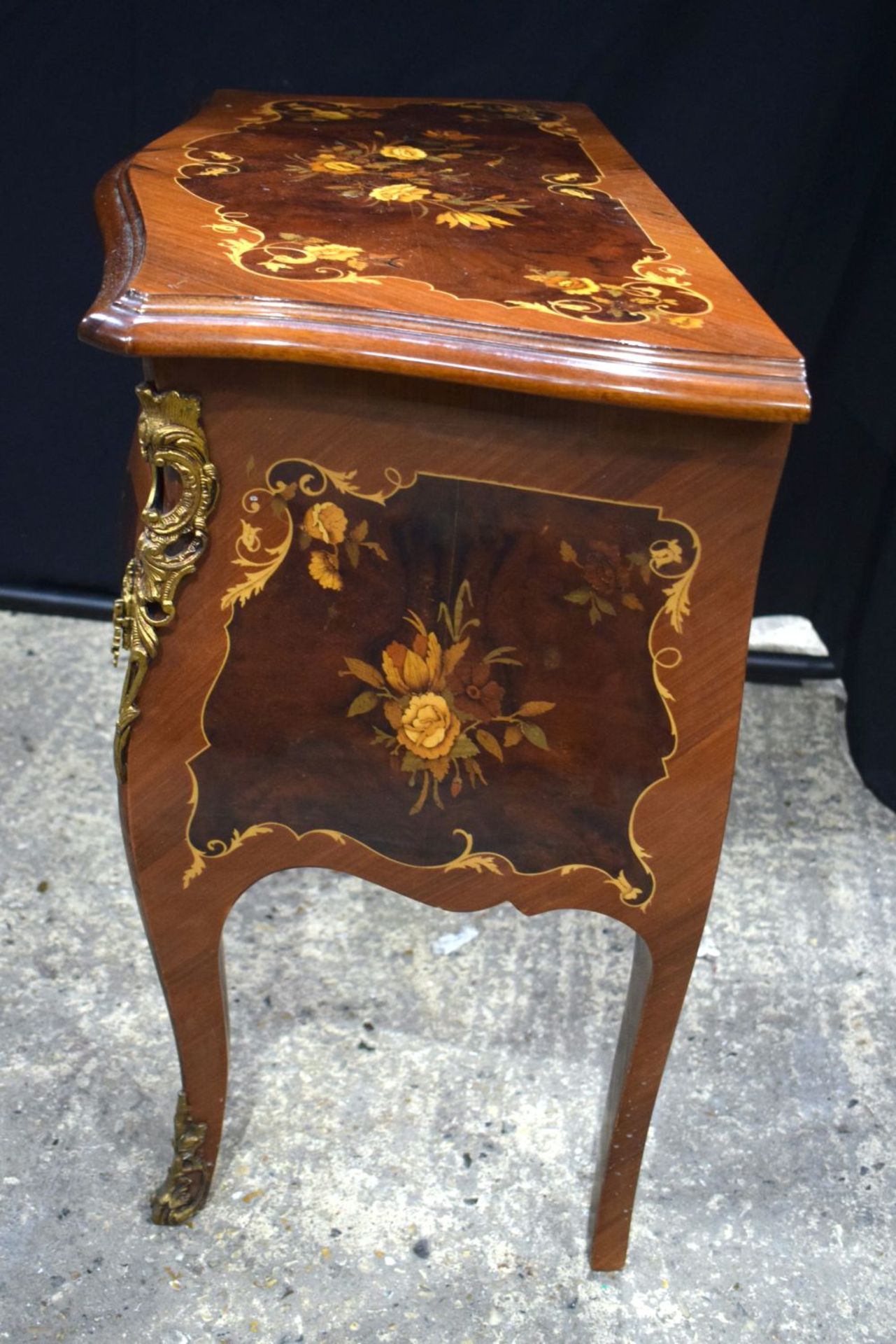 A baroque style inlaid 2 drawer table together with a smaller inlaid table 68 x 78 cm. - Image 8 of 14