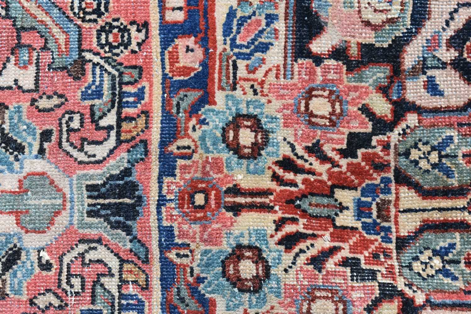A Persian Sarouk rug 367 x 267 cm - Image 5 of 18