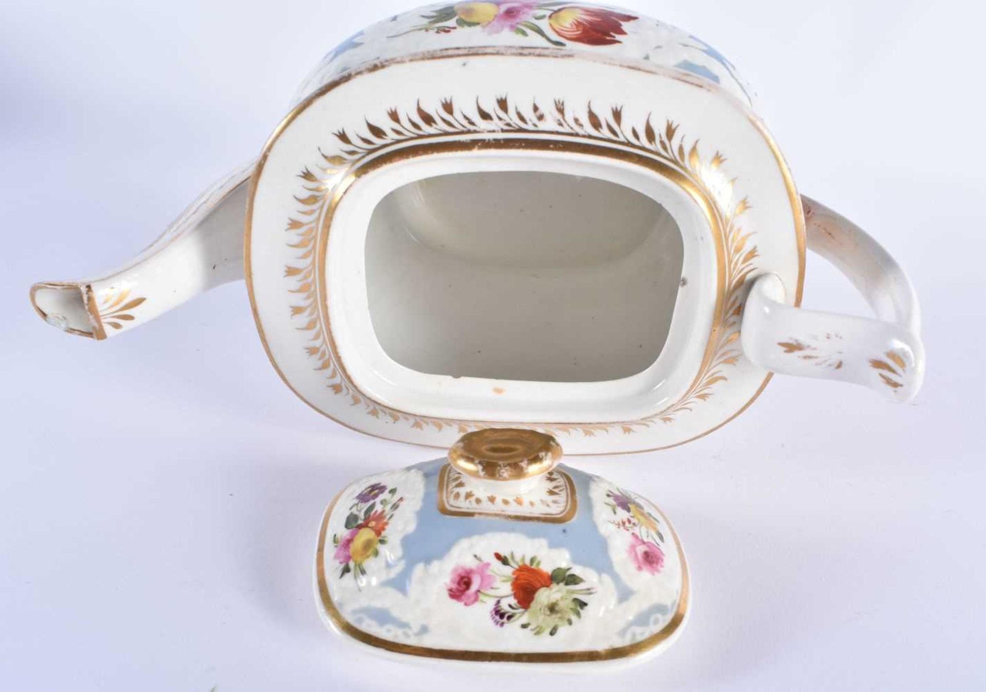 AN EARLY 19TH CENTURY CHAMBERLAINS WORCESTER PART TEASET painted with floral sprays, under a moulded - Image 12 of 36