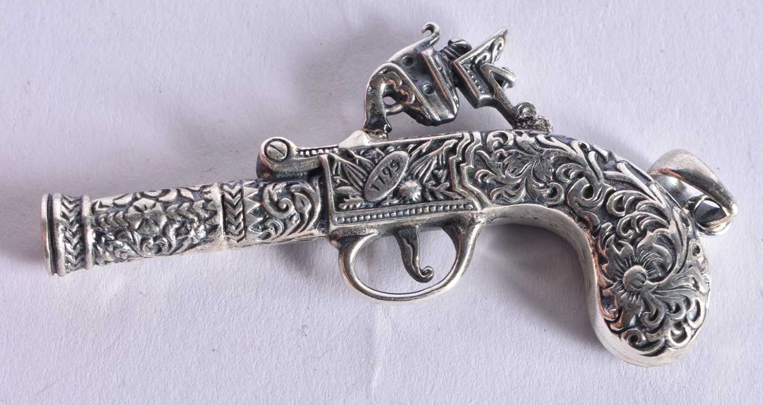 A SILVER GUN PENDANT. 20.9 grams. 6.5 cm x 8 cm. - Image 2 of 3